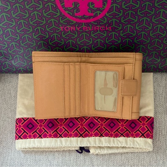 Tory Burch Tan Leather Wallet in Caramel - Picture 4 of 5